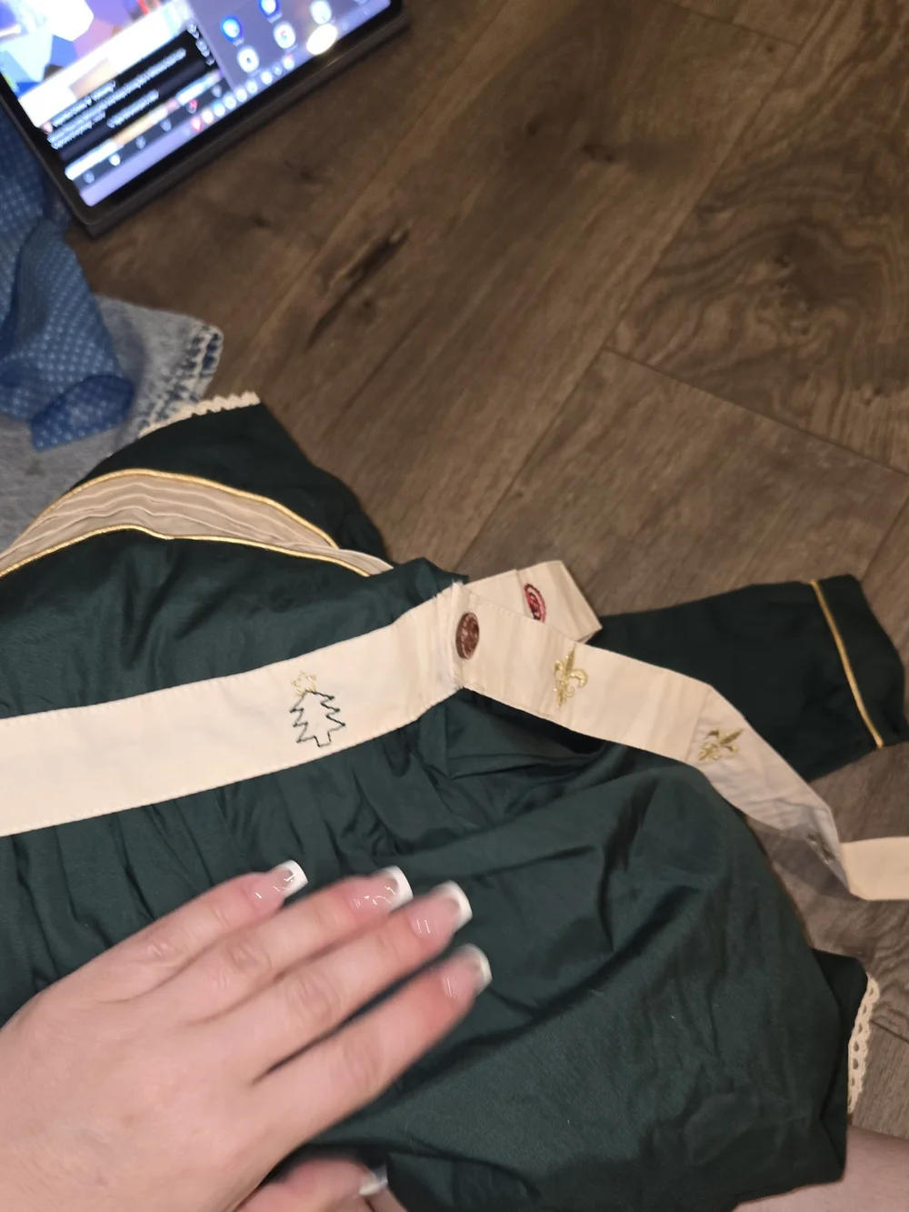 Evies Closet classic dark